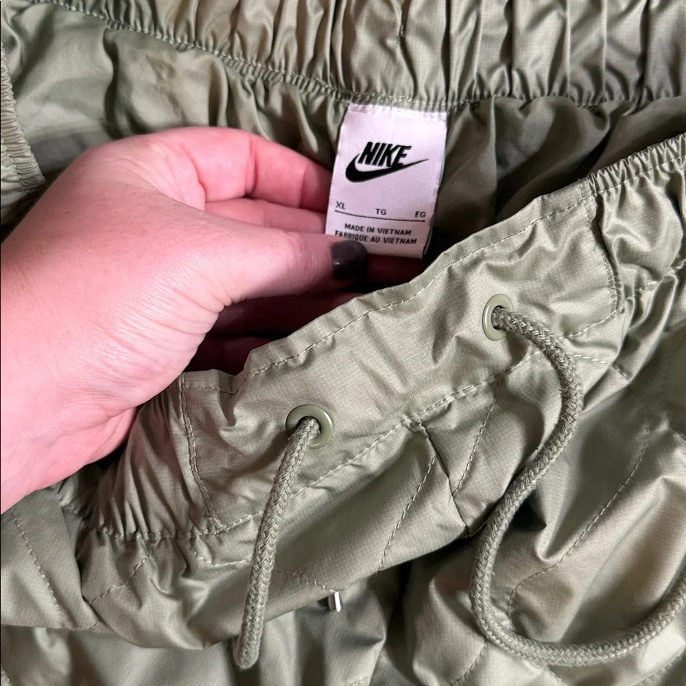 Nike Women's XL Quilted High-Waisted Wide Leg Green Pants Lined Insulated - Picture 6 of 6